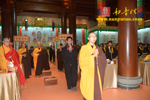 厦门南普陀寺水陆大斋胜会内坛举行发符、悬幡仪式(图4) 厦门南普陀寺水陆大斋胜会内坛举行发符、悬幡仪式(图4)