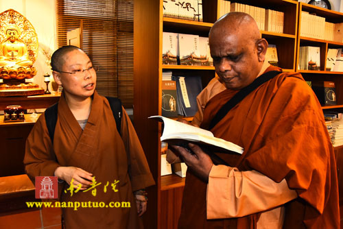 斯里兰卡佛教学与巴利语大学校长一行,到南普陀寺.闽南佛学院参观座谈(图6)