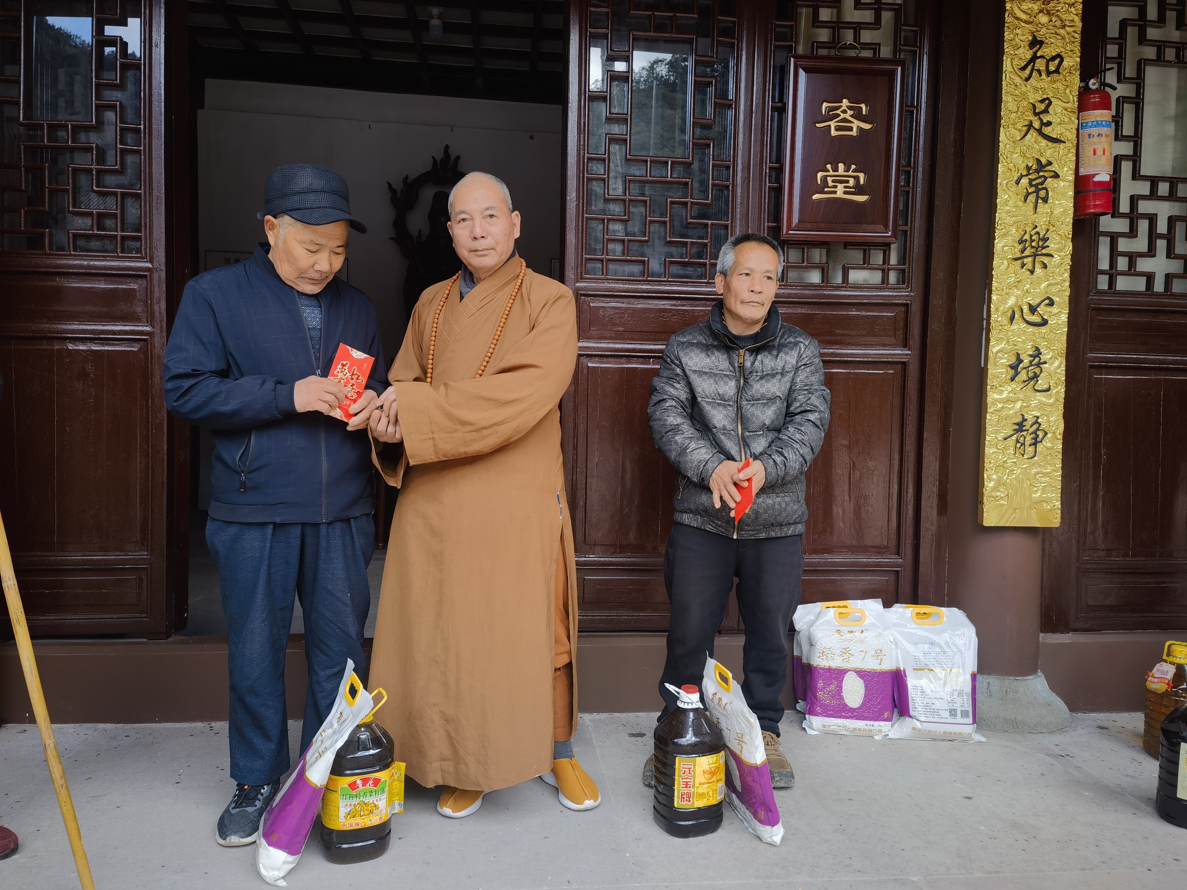 乐清能仁寺爱心群联合开展新春慰问活动(图12)