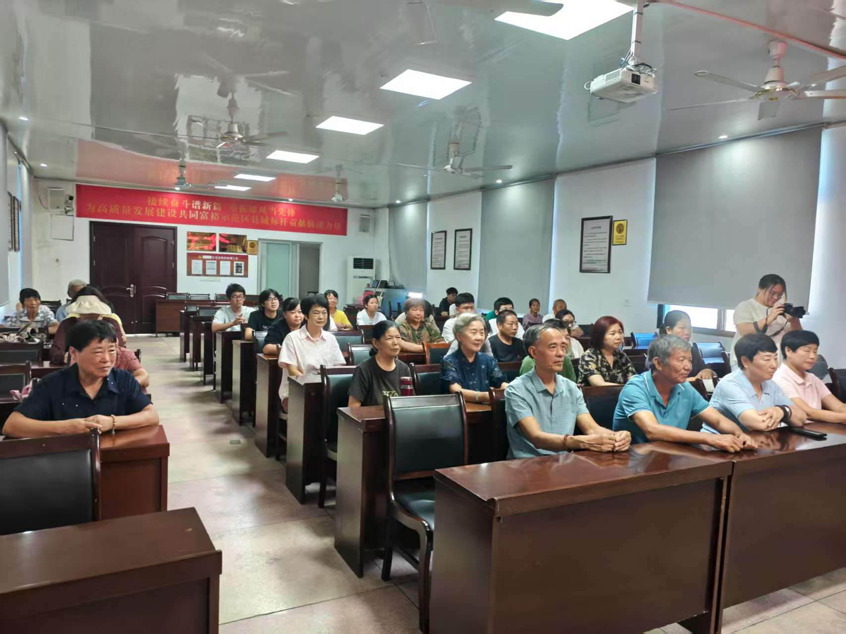 雁荡山能仁寺爱心群开展暑期慈善扶贫活动 (图2) 雁荡山能仁寺爱心群开展暑期慈善扶贫活动 (图2)